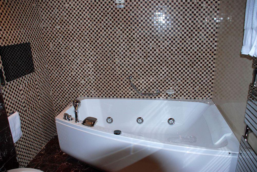 Metropolis Hotel Bistrita  Ngoại thất bức ảnh