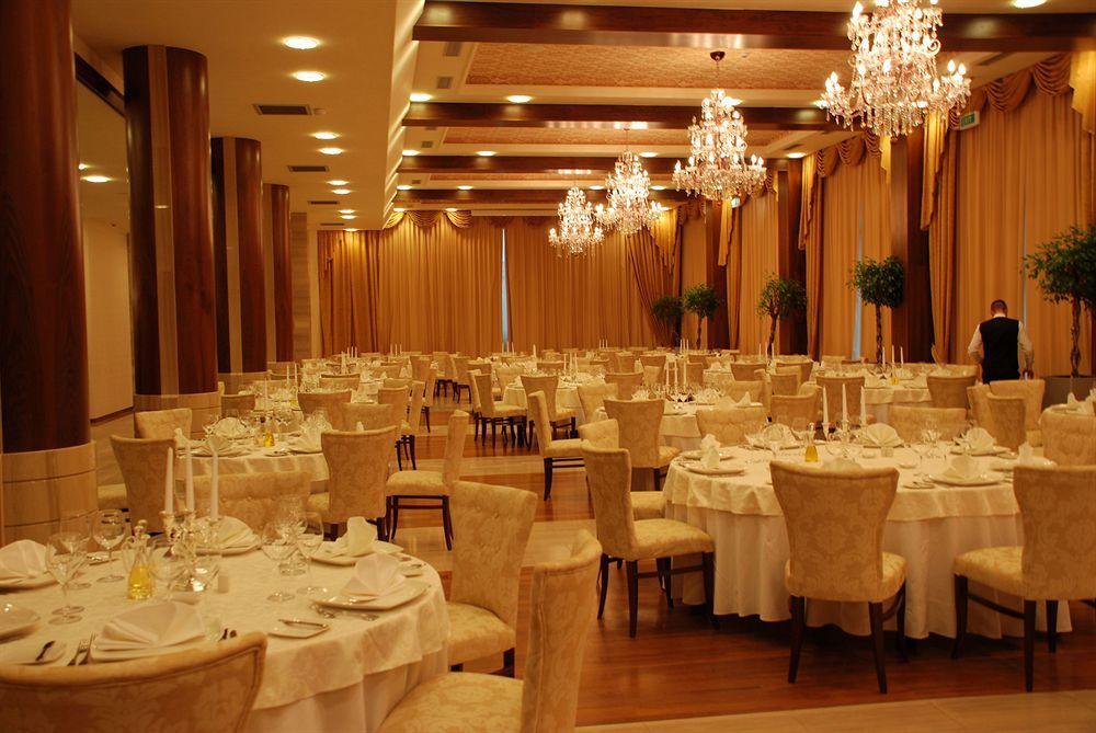 Metropolis Hotel Bistrita  Ngoại thất bức ảnh