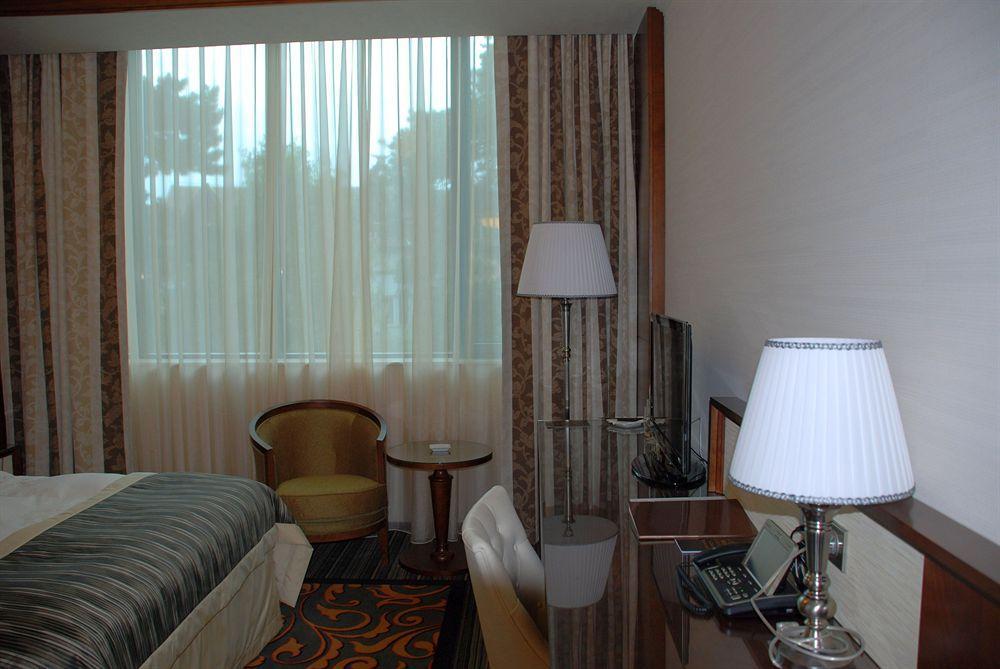 Metropolis Hotel Bistrita  Ngoại thất bức ảnh