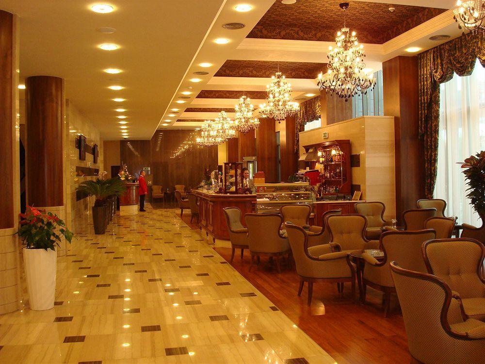 Metropolis Hotel Bistrita  Ngoại thất bức ảnh