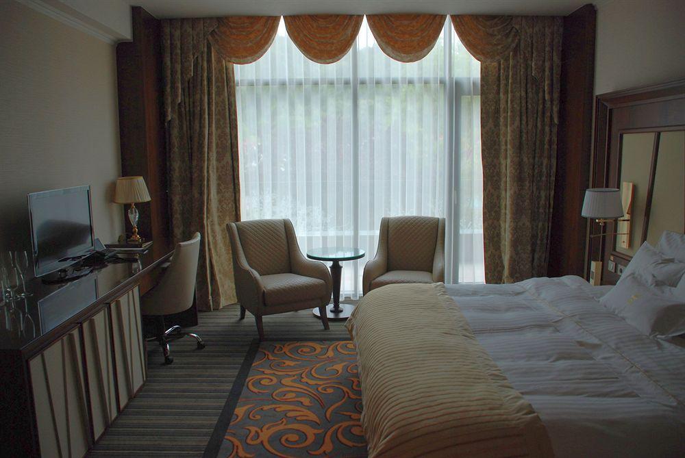 Metropolis Hotel Bistrita  Ngoại thất bức ảnh