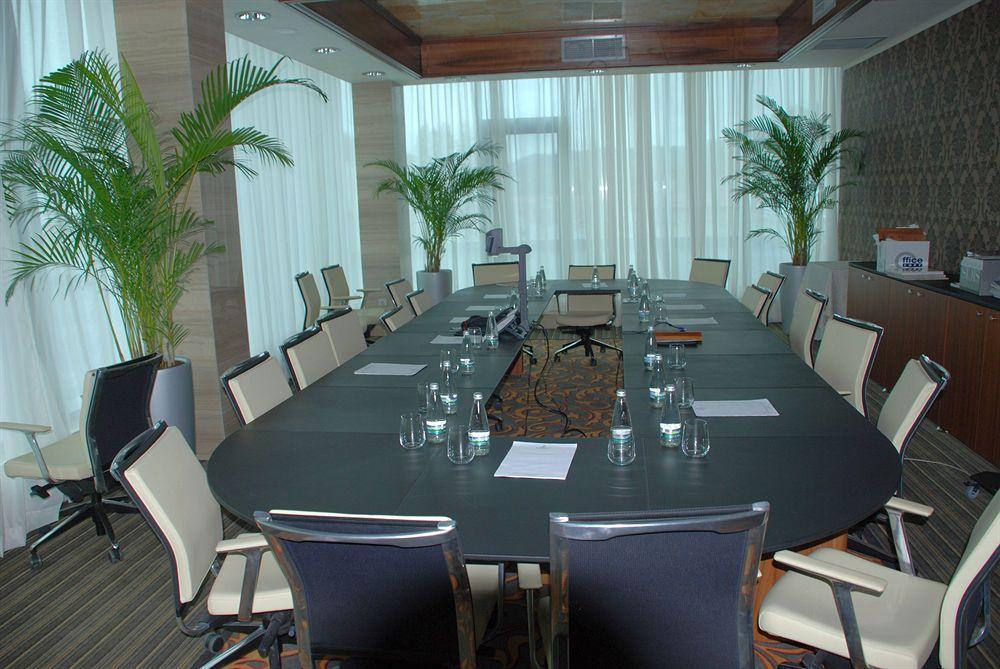 Metropolis Hotel Bistrita  Ngoại thất bức ảnh