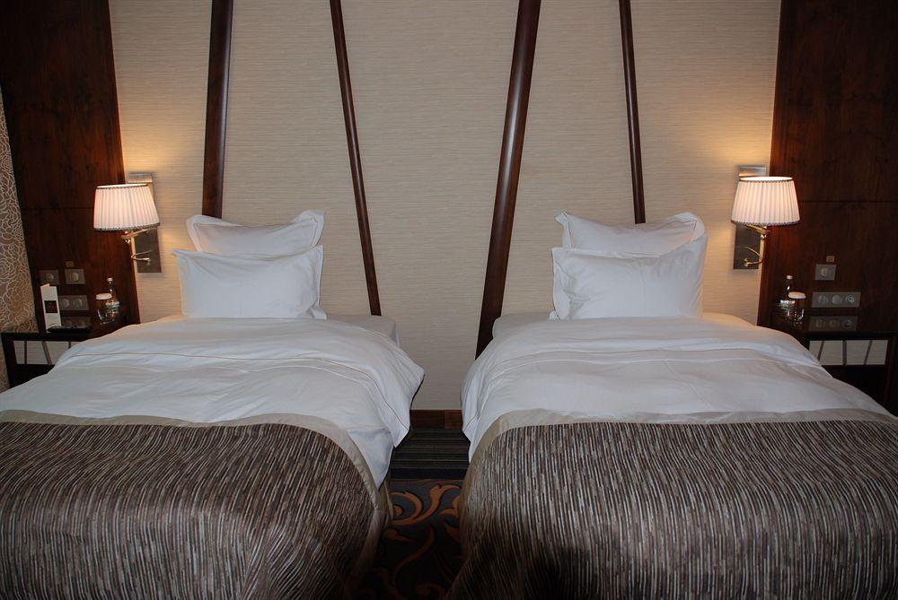 Metropolis Hotel Bistrita  Ngoại thất bức ảnh