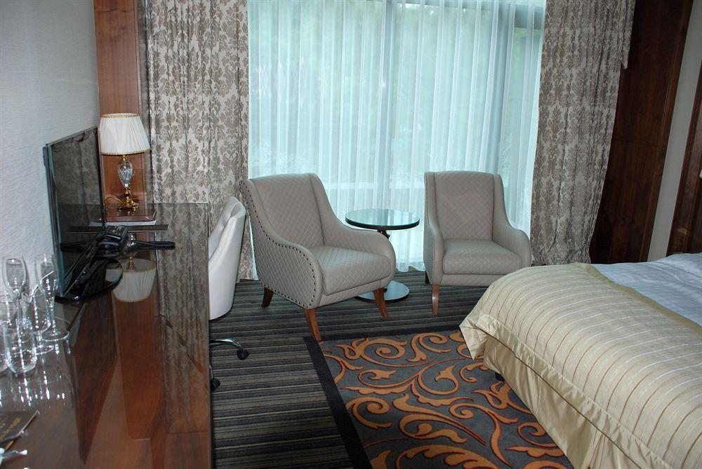 Metropolis Hotel Bistrita  Ngoại thất bức ảnh