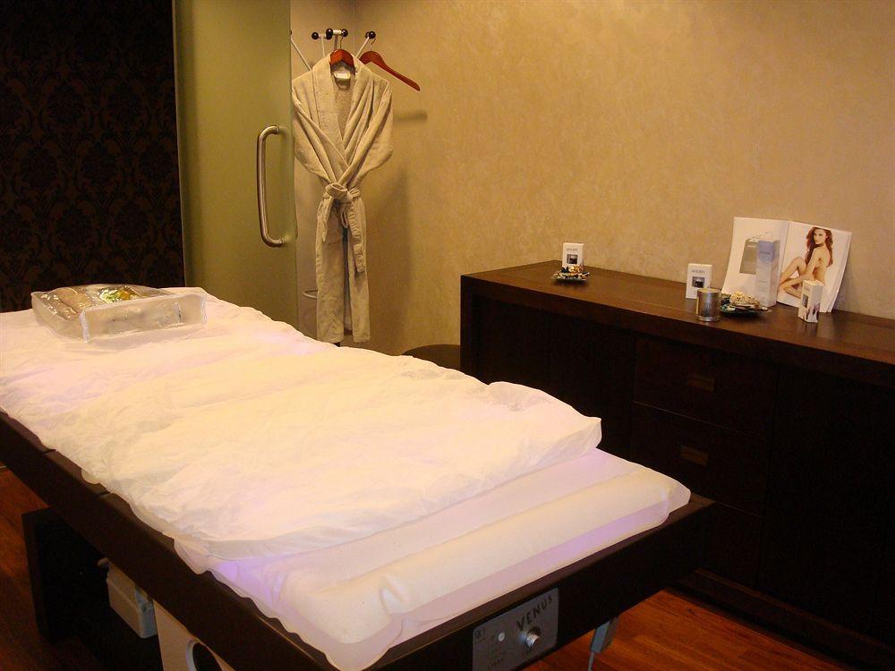 Metropolis Hotel Bistrita  Ngoại thất bức ảnh