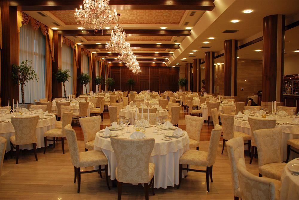 Metropolis Hotel Bistrita  Ngoại thất bức ảnh