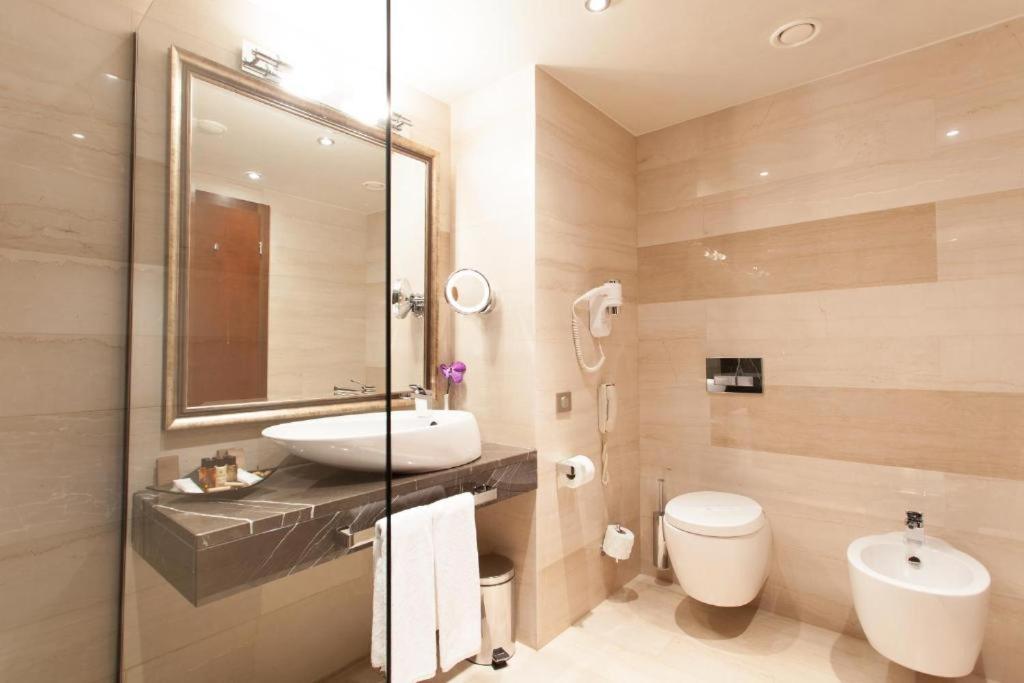 Metropolis Hotel Bistrita  Ngoại thất bức ảnh