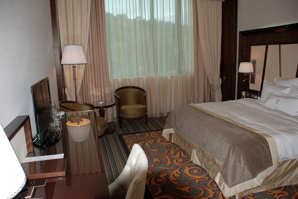 Metropolis Hotel Bistrita  Ngoại thất bức ảnh