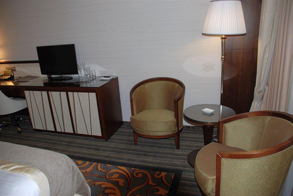 Metropolis Hotel Bistrita  Ngoại thất bức ảnh
