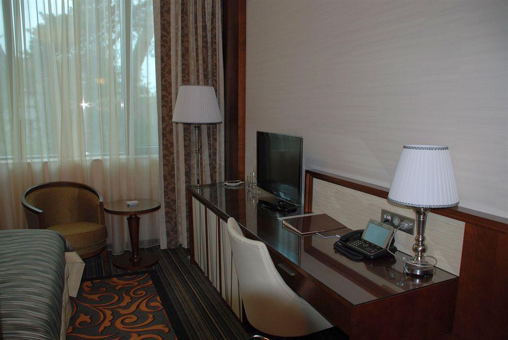 Metropolis Hotel Bistrita  Ngoại thất bức ảnh