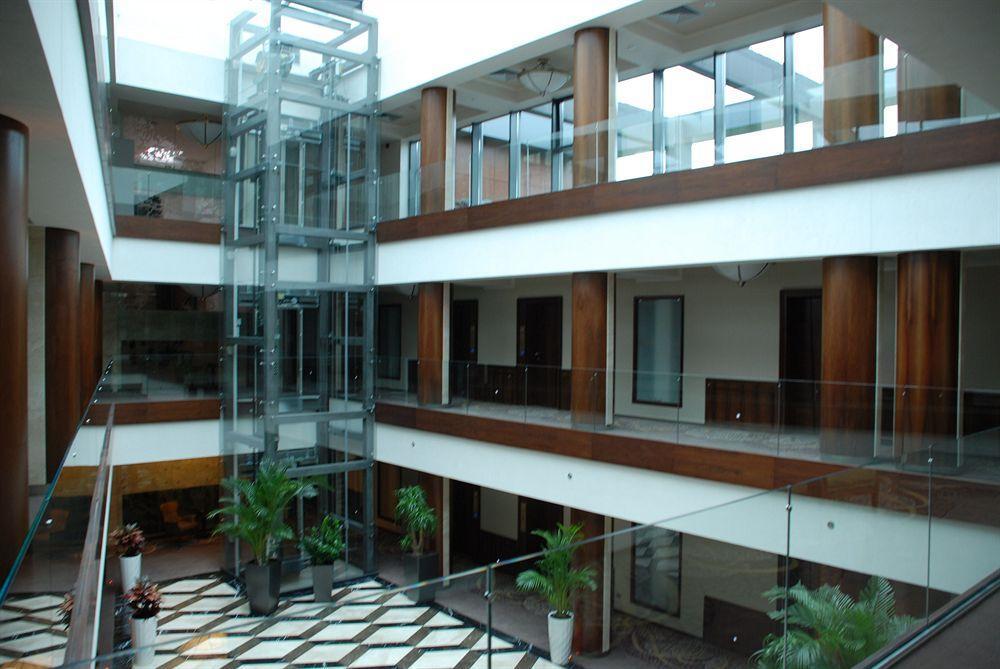 Metropolis Hotel Bistrita  Ngoại thất bức ảnh