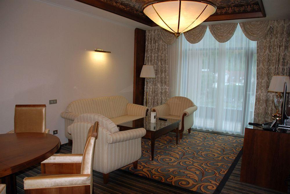 Metropolis Hotel Bistrita  Ngoại thất bức ảnh