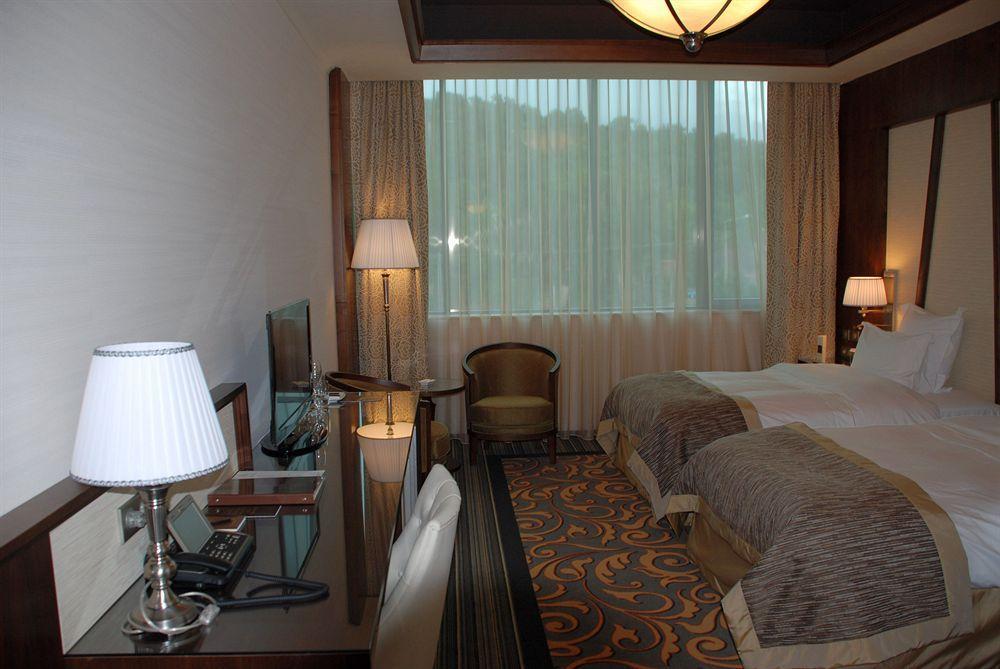 Metropolis Hotel Bistrita  Ngoại thất bức ảnh