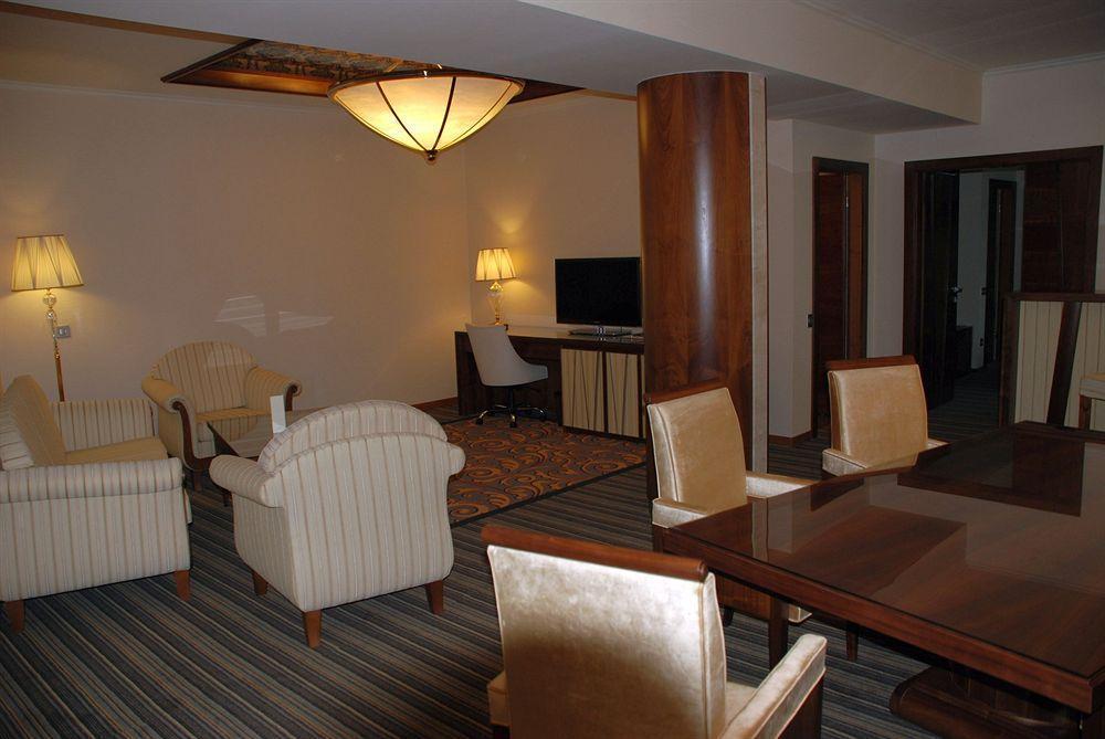Metropolis Hotel Bistrita  Ngoại thất bức ảnh
