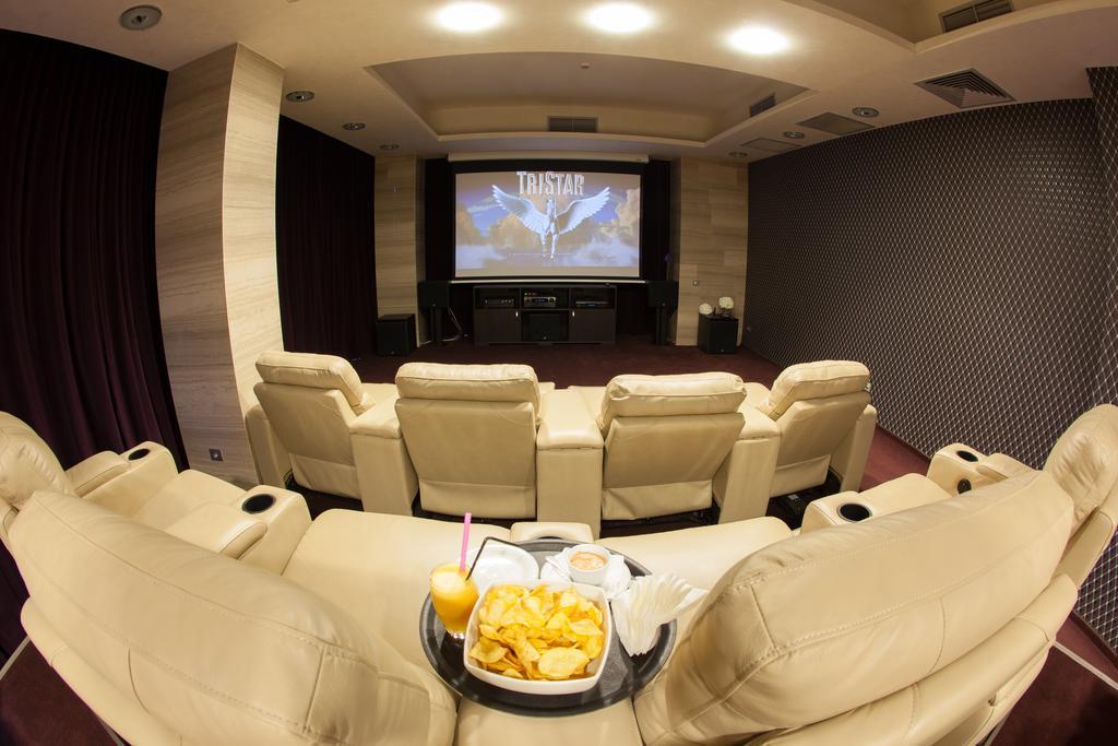 Metropolis Hotel Bistrita  Ngoại thất bức ảnh