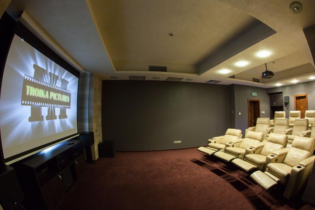 Metropolis Hotel Bistrita  Ngoại thất bức ảnh