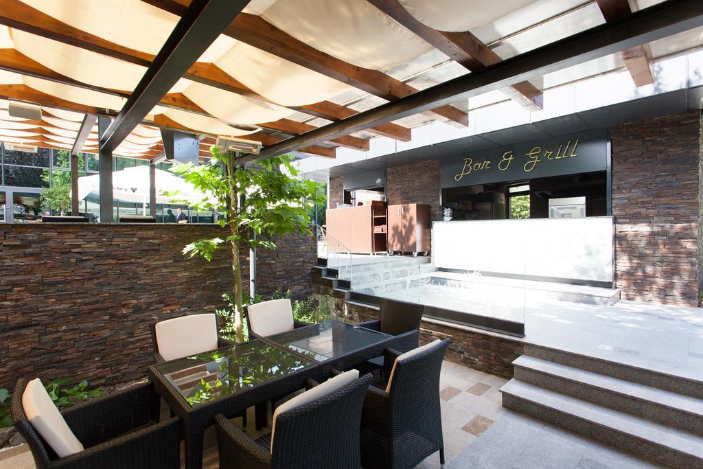 Metropolis Hotel Bistrita  Ngoại thất bức ảnh