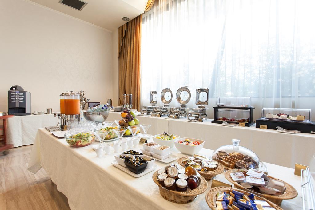 Metropolis Hotel Bistrita  Ngoại thất bức ảnh
