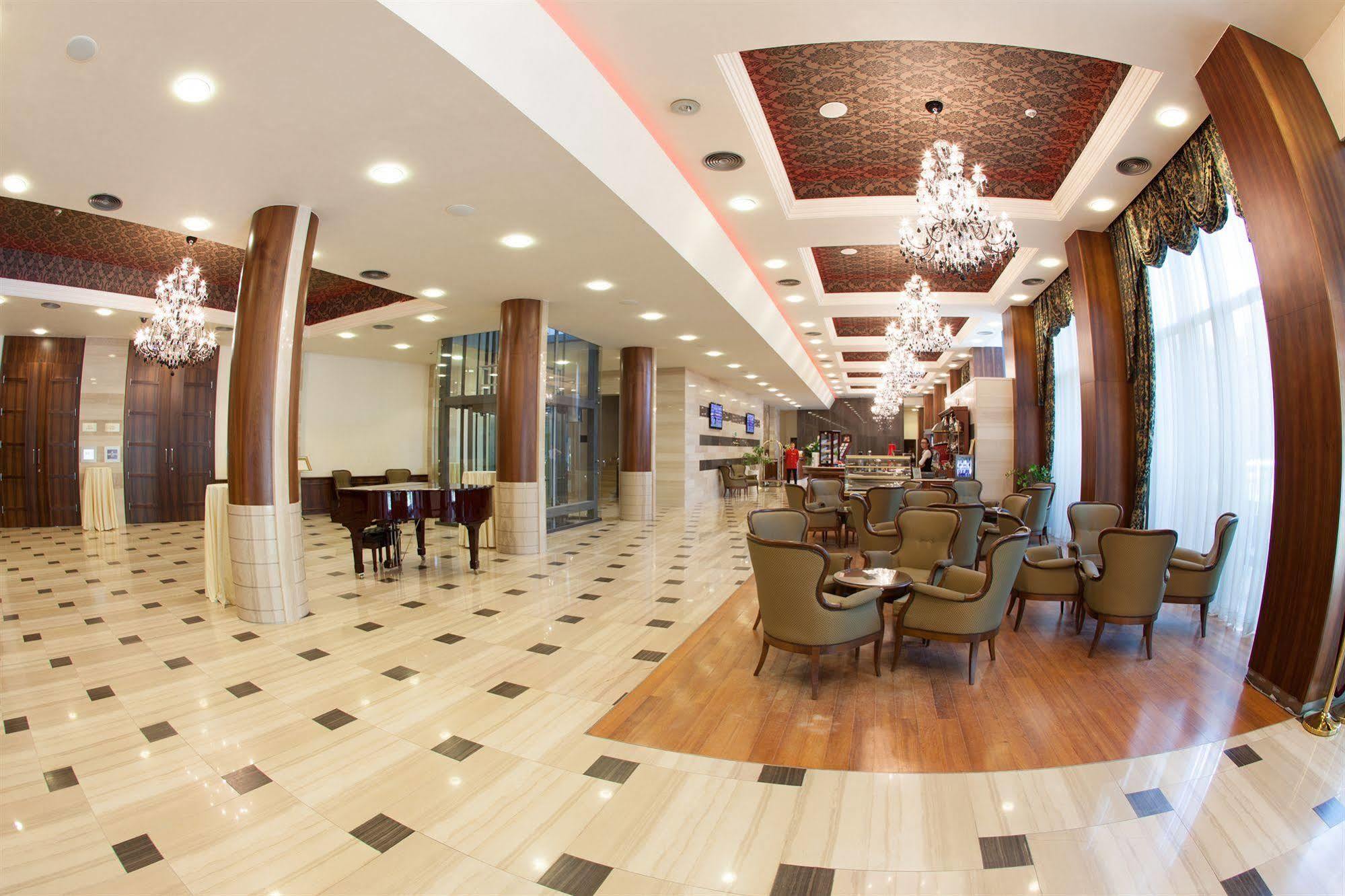 Metropolis Hotel Bistrita  Ngoại thất bức ảnh
