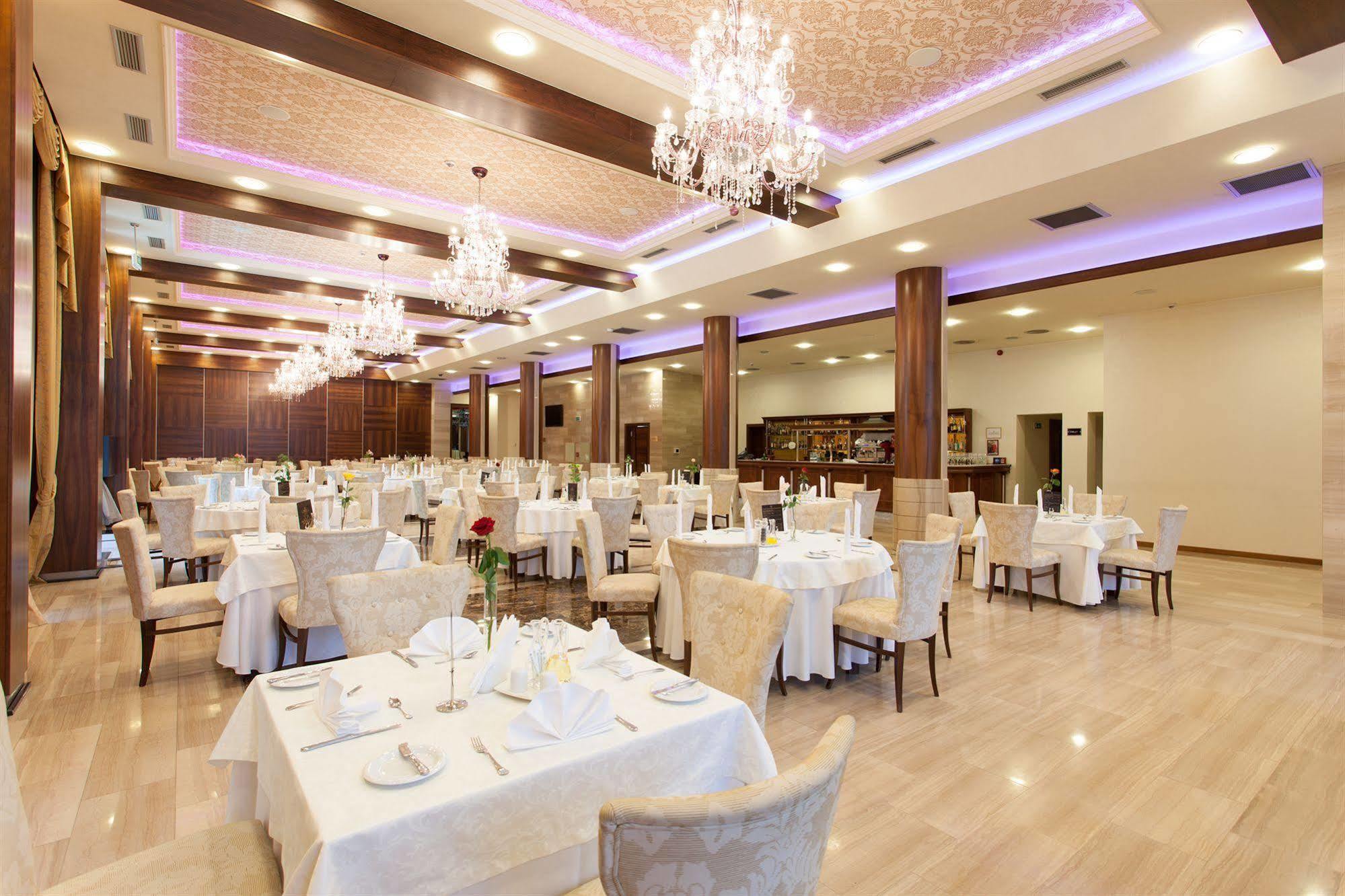 Metropolis Hotel Bistrita  Ngoại thất bức ảnh