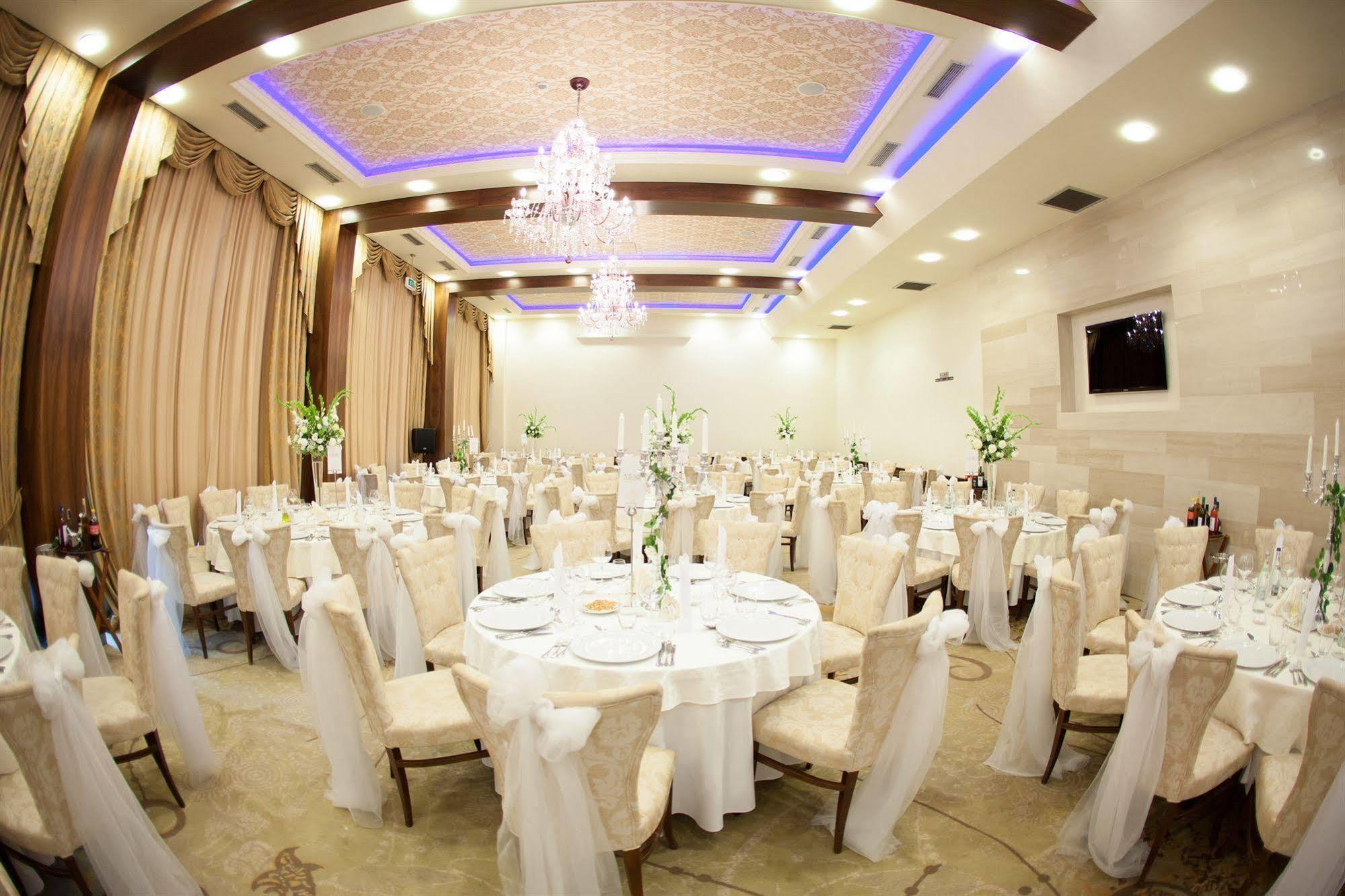 Metropolis Hotel Bistrita  Ngoại thất bức ảnh