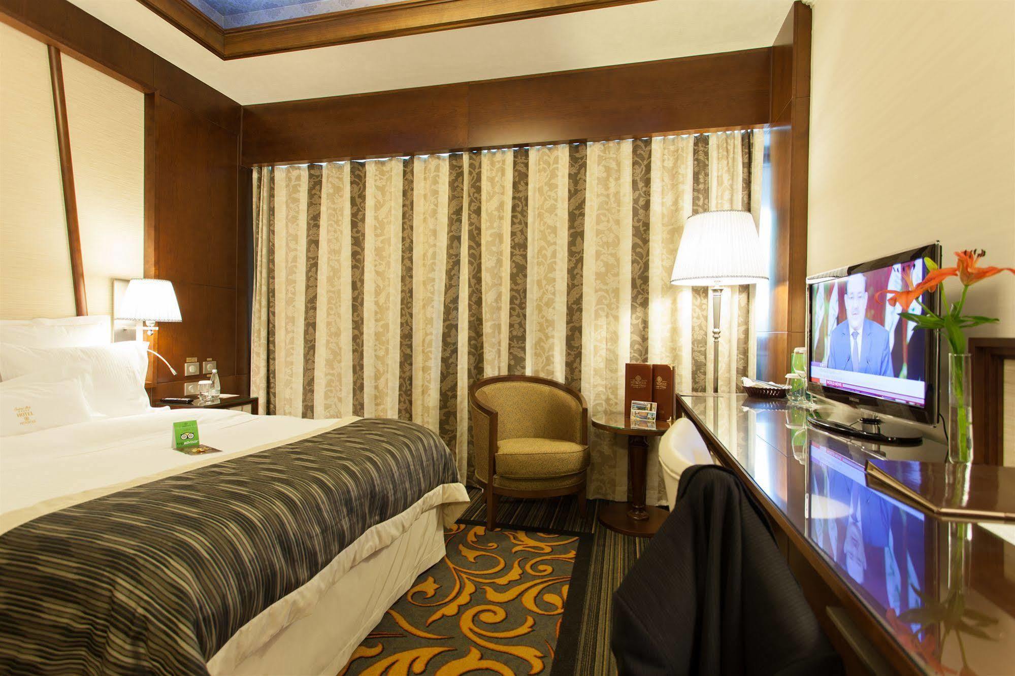Metropolis Hotel Bistrita  Ngoại thất bức ảnh