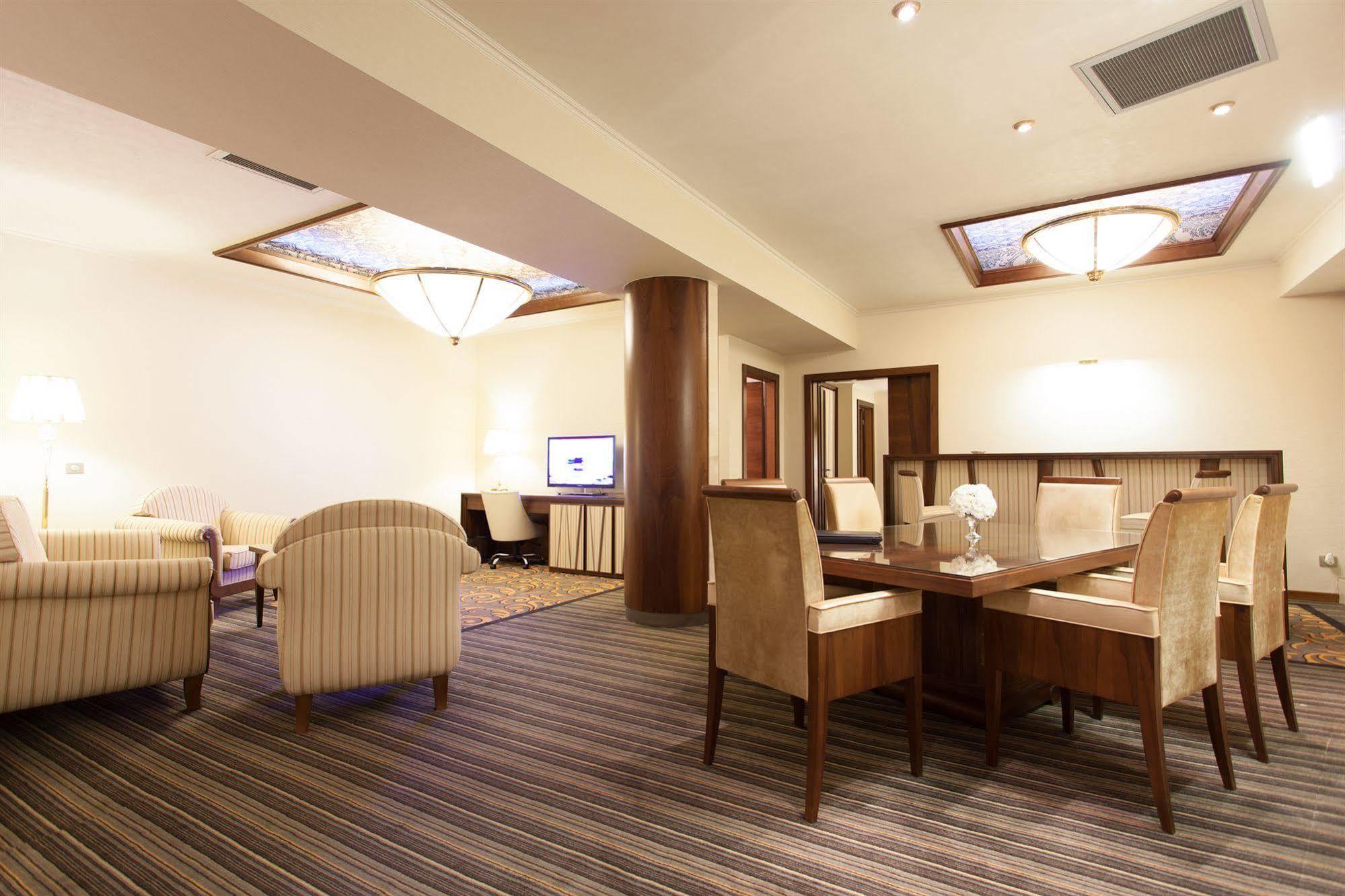 Metropolis Hotel Bistrita  Ngoại thất bức ảnh