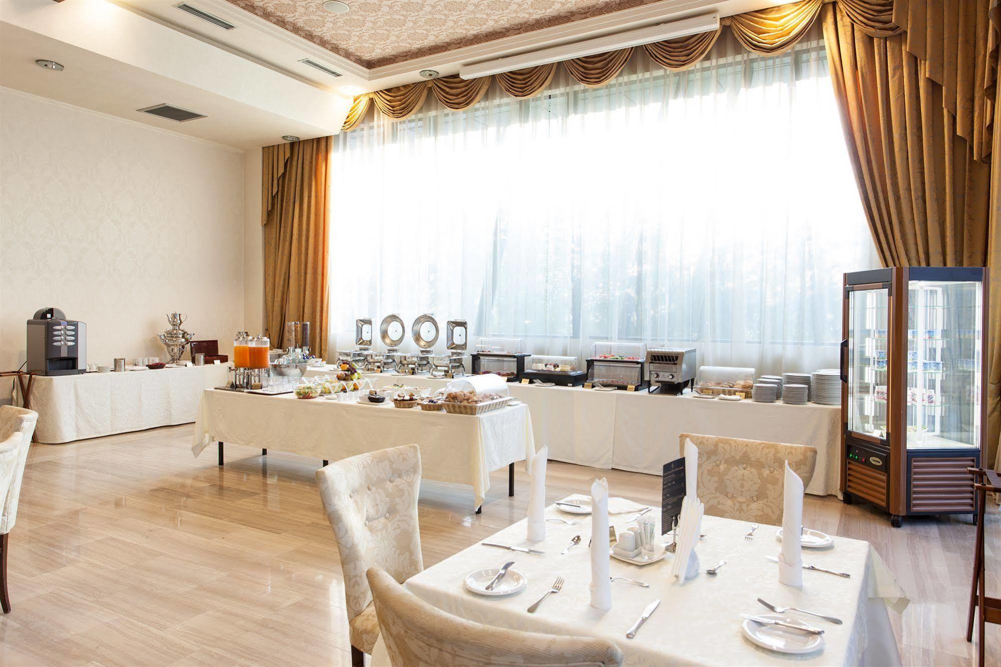 Metropolis Hotel Bistrita  Ngoại thất bức ảnh