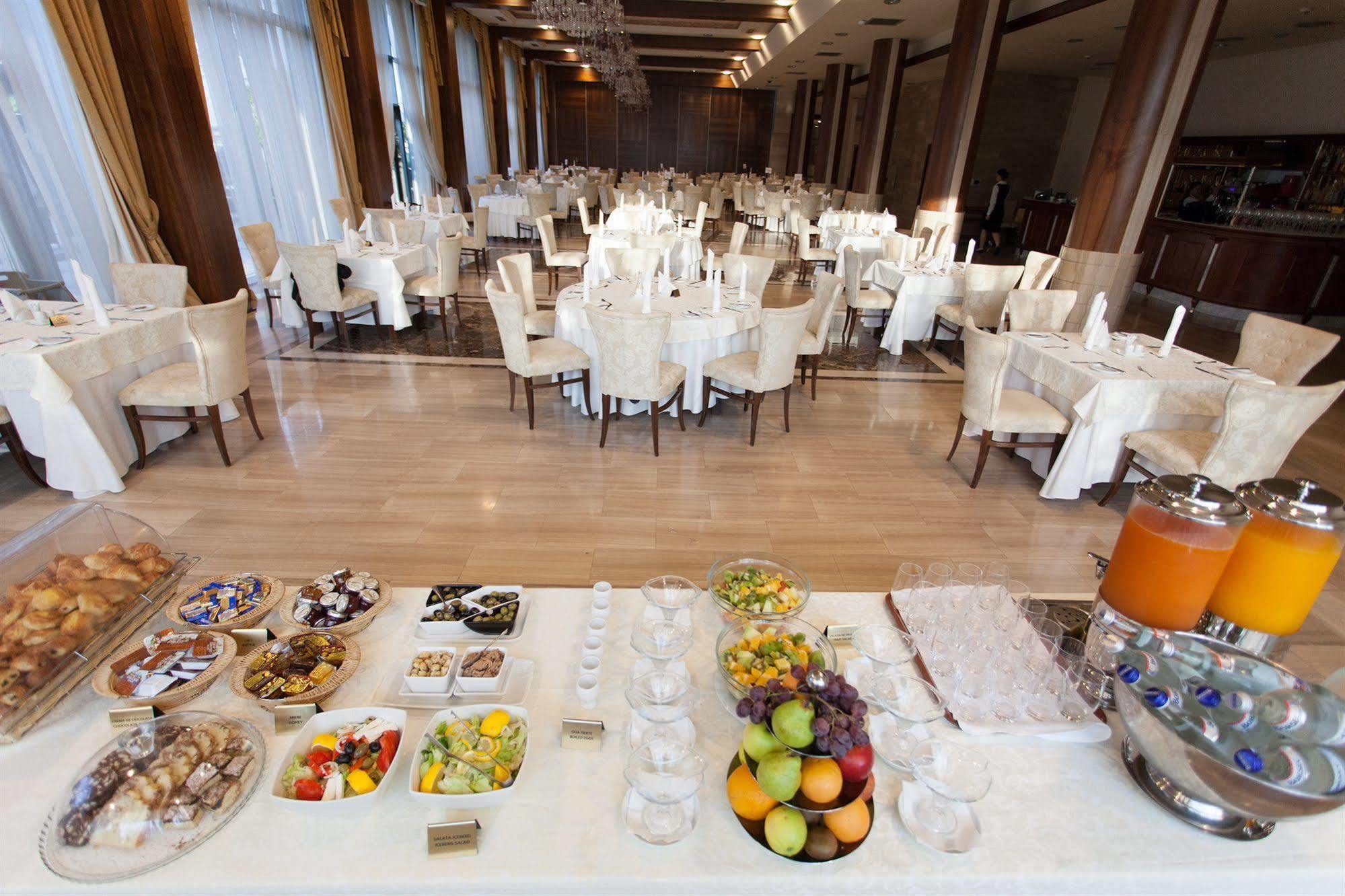 Metropolis Hotel Bistrita  Ngoại thất bức ảnh